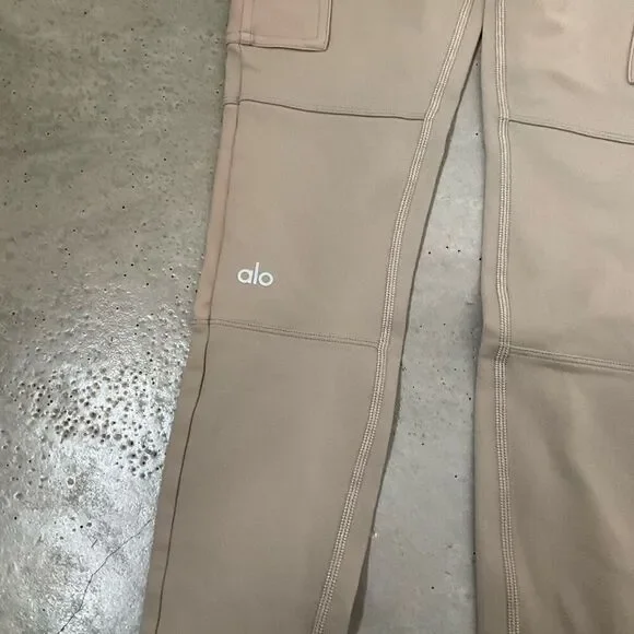 Alo Yoga High Rise Cargo Leggings - Picture 4 of 8